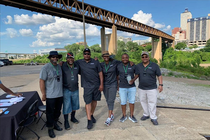 Members of BNSF’s Memphis Diversity Council volunteering along the Mississippi River harbor. Members of BNSF’s Memphis Diversity Council volunteering along the Mississippi River harbor.