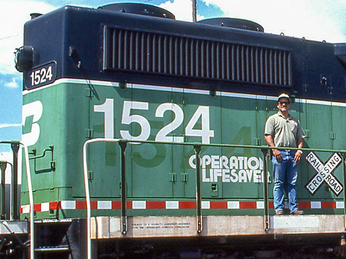 Keel Middleton with Burlington Northern 1524 in 1996. Keel Middleton with Burlington Northern 1524 in 1996.