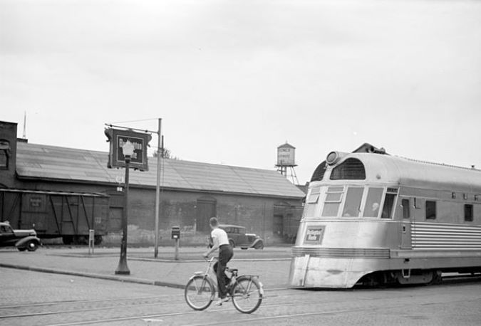 The Twin Cities Zephyr in La Crosse in 1939.  The Twin Cities Zephyr in La Crosse in 1939.