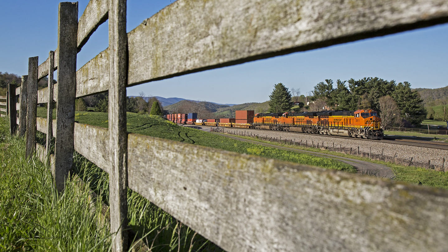 Another photo of an all-BNSF consist, this one at Shawsville, Virginia, taken by David Fillman.  Another photo of an all-BNSF consist, this one at Shawsville, Virginia, taken by David Fillman.