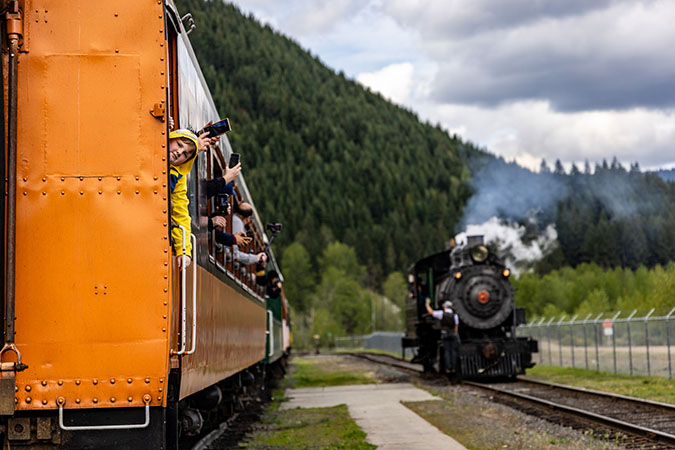 Excursion trains are still operating on one of the other lines.  Excursion trains are still operating on one of the other lines.