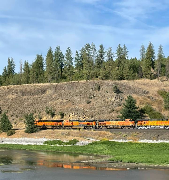 BNSF train passing through Scribner, Washington BNSF train passing through Scribner, Washington
