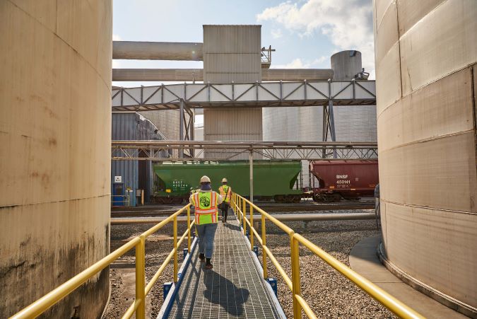 BNSF has long provided transportation services for United Sugar, featured at one of their plants.  BNSF has long provided transportation services for United Sugar, featured at one of their plants.