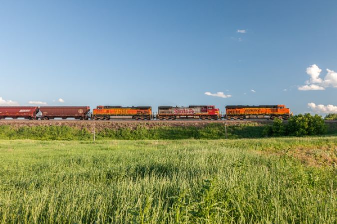 A BNSF train moves bulk sugar in covered hopper cars.  A BNSF train moves bulk sugar in covered hopper cars.